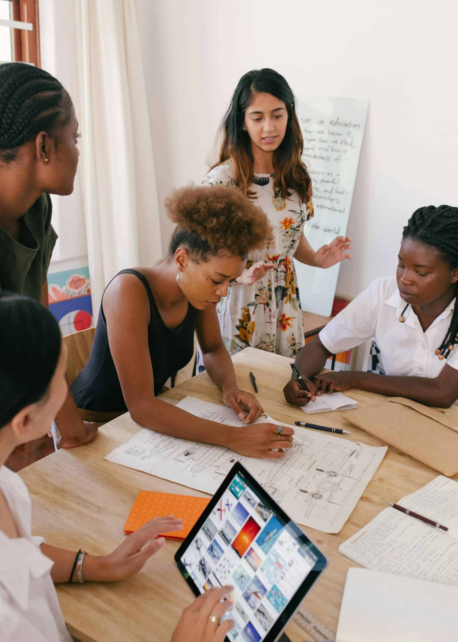 Gestão participativa escolar: o que é e como esse novo modelo pode transformar sua escola