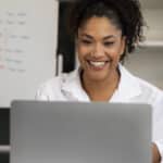 Como corrigir provas online? Um guia completo!