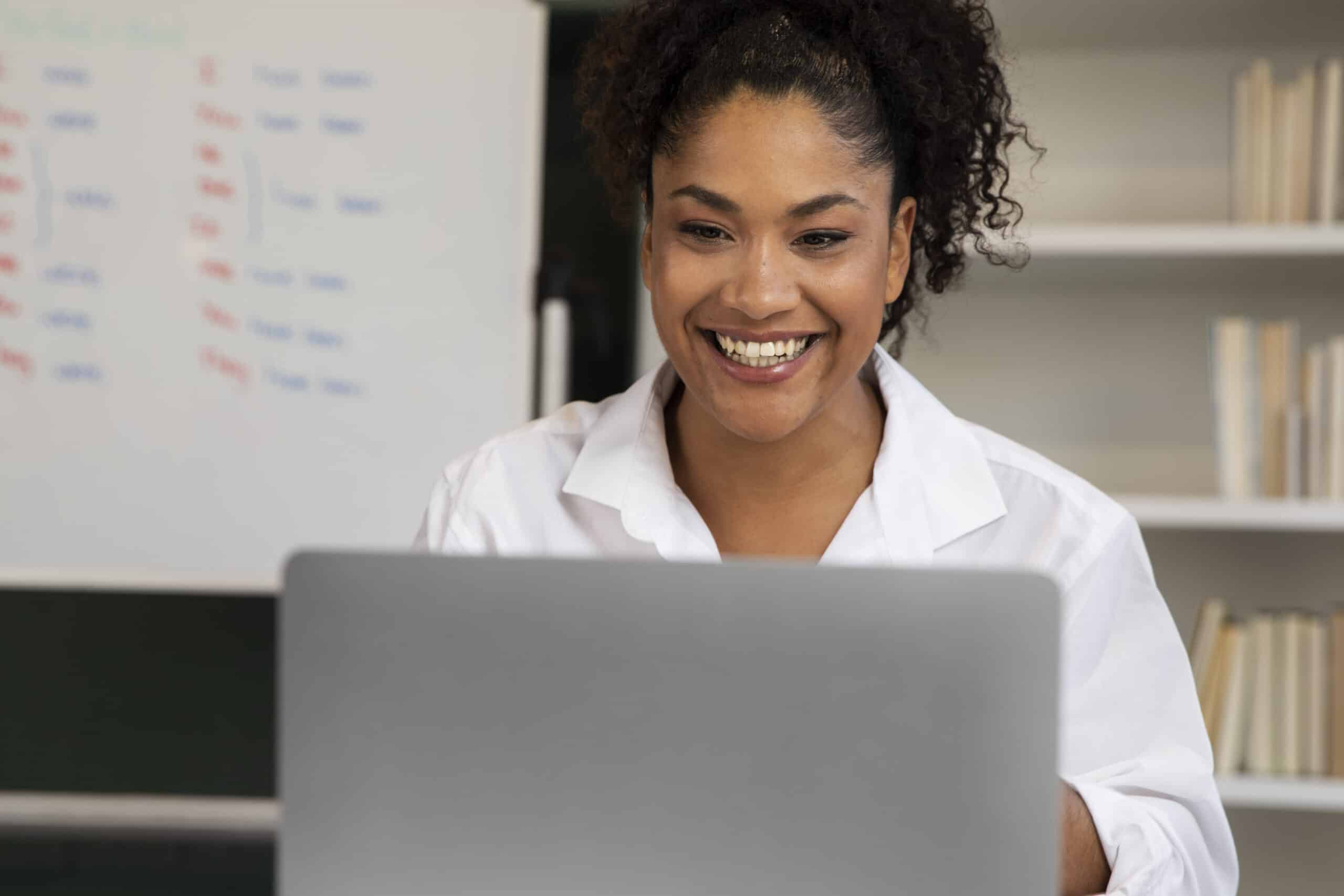Como corrigir provas online? Um guia completo!